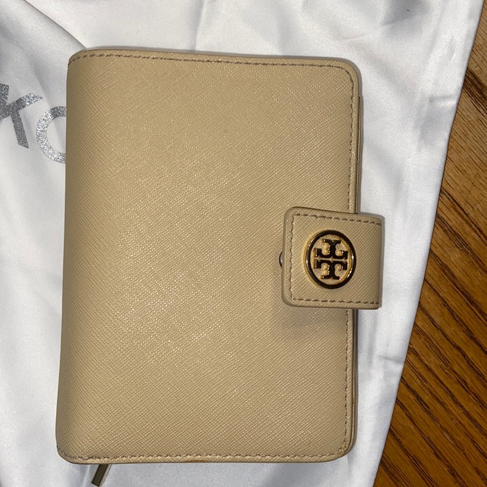 Tory Burch wallet